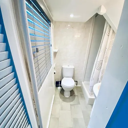 Apartment 23 Victoria Road