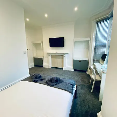 23 Victoria Road Apartment *